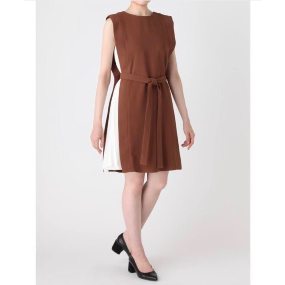 Side pleats midi Dress with tie